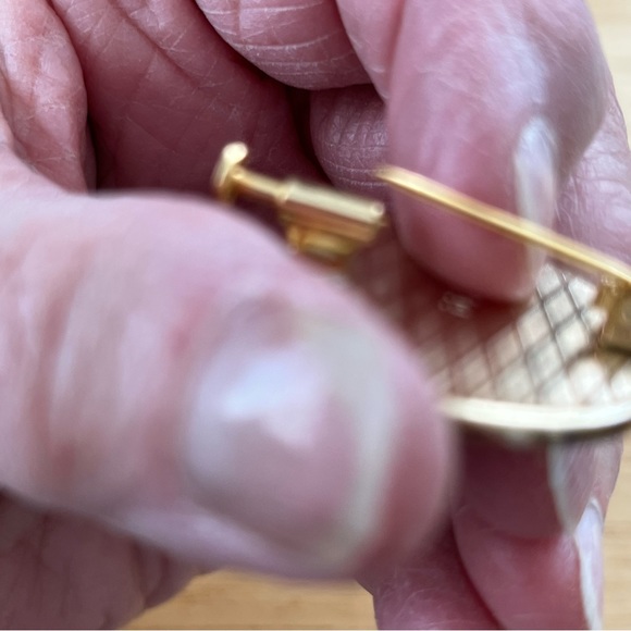 Vtg Damascene Pin Brooch Vining Flowers Doves Fluer-de-Lys Blk w Gold Inlay EUC - Picture 6 of 6